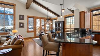STOWE GLOBE 4 BEDROOM LUXURY CABIN SKI IN SKI OUT By Stowe Mountain Rentals - 1