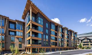 309 2bed Treehouse Unit - Lodge at Spruce Peak - Ski in Ski Out - Sleeps 5 - 7