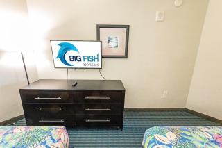 Renovated, contemporary,Nice,low-floor,Oceanfront! - 3