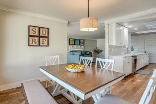 Waterfront Discovery Bay Paradise with Hot Tub! - 2