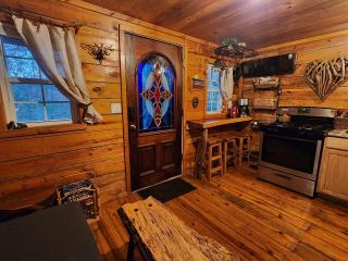 Lil' Log at Hearthstone Cabins and Camping - Pet Friendly - 7