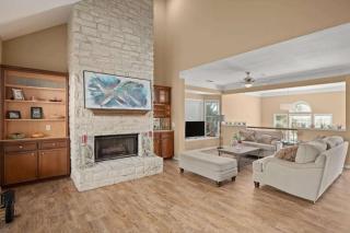 Cape Coral Hill Country Luxe Near Downtown Austin - 4