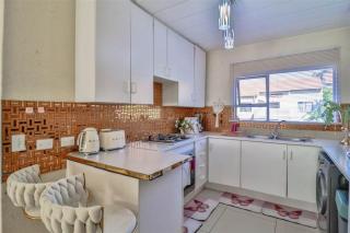 Seaside Apartment in camps bay - 7