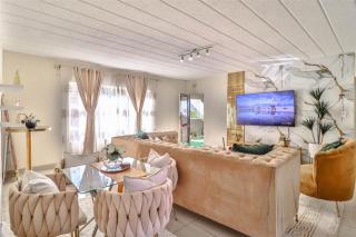 Seaside Apartment in camps bay - 6