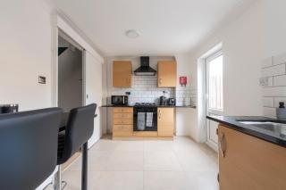 3 BR Home, Near Excel and London City Airport, Sleeps 7, Garden, Free Parking - 8