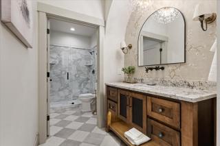 The Nest Room- Newly Built Loft on Main in Midway - 5