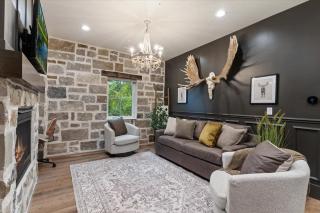 The Moose Room - Newly Built 2B2B Midway Loft - 6