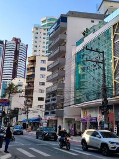 Apto na Av. Brasil – 1 suite + 2 dorm - 5