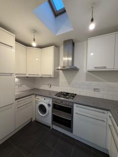 Modern 5 Bedroom Home in Solihull - Entire House - Garden - Contractors - Relocators - Family - NEC - BHX -Sleeps 9 - 2