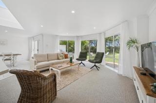 Beachfront Retreat - Ducted Air - Free Wifi - 1