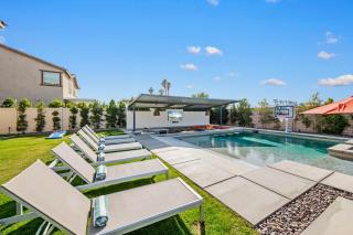 High Noon - New, Incredibly Designed Pool Home - 0