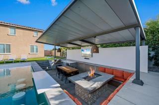 High Noon - New, Incredibly Designed Pool Home - 7