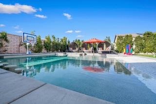 High Noon - New, Incredibly Designed Pool Home - 5