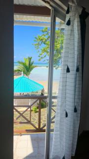 Charming Seafront Duplex - Seaview & Beach Access - 4