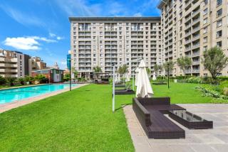 Modern 2 Bedroom Penthouse City Views Sandton - 9