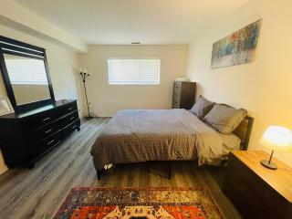 Modern 1BR near Moss Rehab - 2
