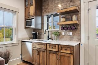 The Highland Cow Room - Newly Built Midway Loft - 7