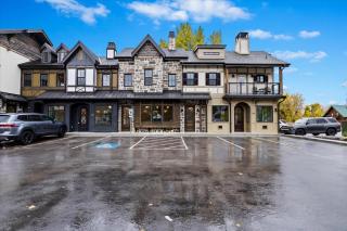 The Highland Cow Room - Newly Built Midway Loft - 3