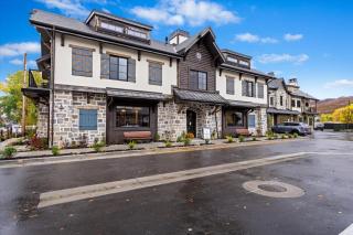 The Highland Cow Room - Newly Built Midway Loft - 1