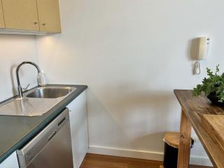 Surry Hills Loft-Style Heritage 1BR - Indoor Pool, Sauna & Gym - 8