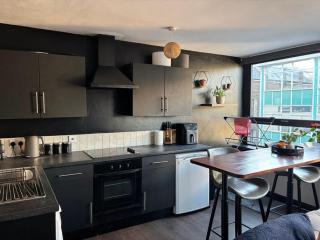 1-bed apartment nestled in the heart of Swansea - 1