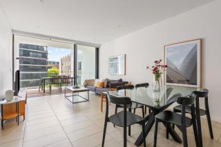Urban Noir - Sleek Retreat near Sydney Uni & Markets - 0