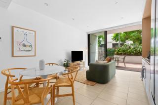 Urban Sage - Tranquil City Stay near Cafés & Markets - 9