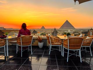 THE PYRAMIDS HOTEL VIEw - 1