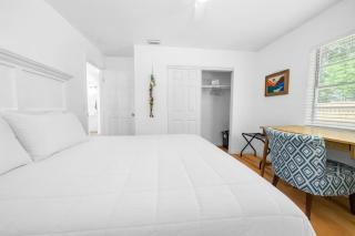 The Happy Haven - Near Manatee Tours - Pet Friendly - 4