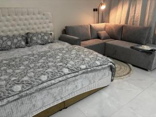 استديو بجلسة وركن مطبخ 6 - 4