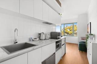 Stylish Studio in the Heart of Newtown with Pool - 7