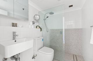 Stylish Studio in the Heart of Newtown with Pool - 6