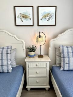 The Annabelle-- Bright 4 Bedroom Home, Heated Pool - 6