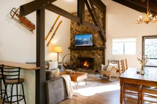 Tallwood Cabin A Treetop Mountain Retreat - 4