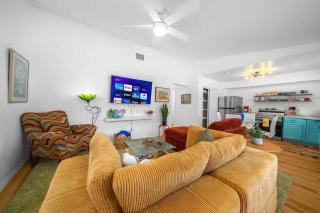 The Happy Haven - Near Manatee Tours - Pet Friendly - 8