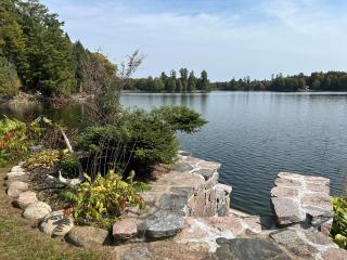 Tait Lake Retreat - Luxury Lakeside Home - 5