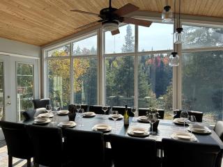 Tait Lake Retreat - Luxury Lakeside Home - 1