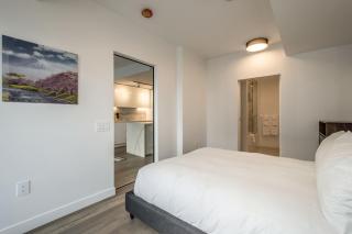 Cozy 2BR Apt with Gym and Cinema near Pier 21 - 3