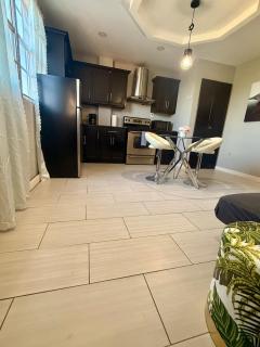 A Hidden Gem 2BR apartment - 5