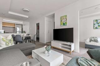 Modern 2BR Apt by the Yarra River - 0