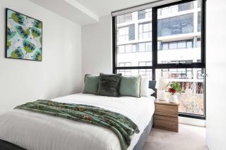 Modern 2BR Apt by the Yarra River - 9