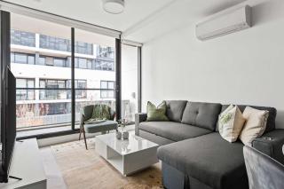 Modern 2BR Apt by the Yarra River - 6