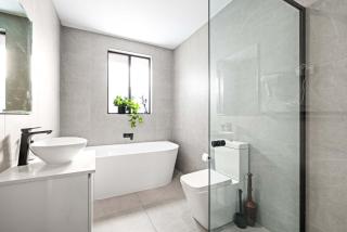 Charming Guildford Retreat - Bright Double Room Close to Green Spaces & Local Eats - Shared Bathroom - 7