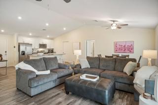 Cape House - 4 BR - Pool - Fire Pit - Private Backyard - 4