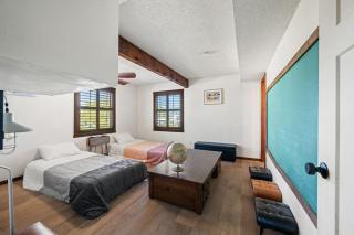 The Dogfish Dive Den! - 6