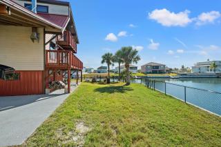 The Dogfish Dive Den! - 5