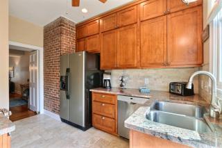 Historic Townhouse on Tattnall - 6