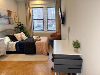 Bright & New Room Shared Apartment NYC Bus - 4