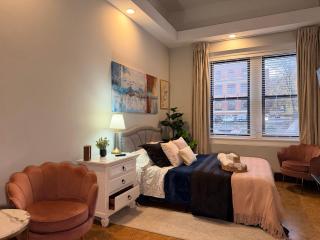 Bright & New Room Shared Apartment NYC Bus - 8
