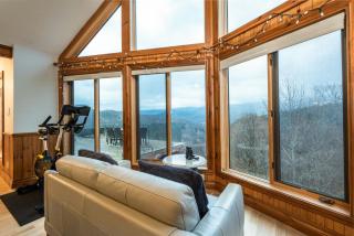 Alpine View Lodge - Cozy Private Chalet in Mont-Tremblant - 3